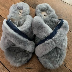 Women’s UGG slippers size 6